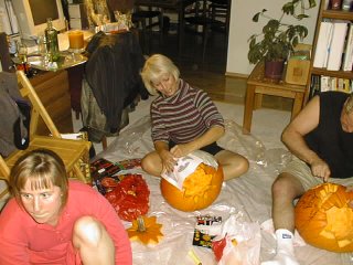 LyndaTracing.jpg (24855 bytes)