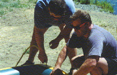 Filling the boats.gif (68194 bytes)